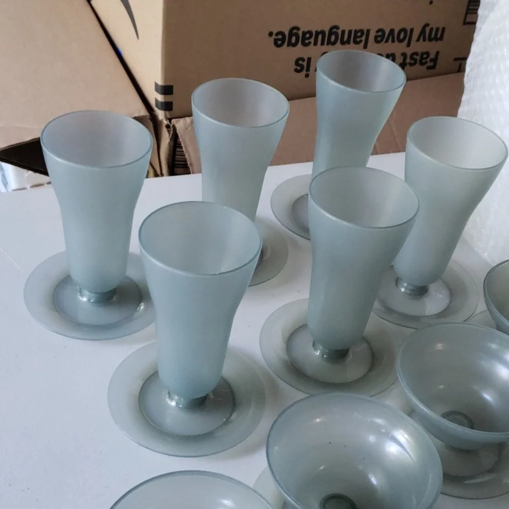 Tupperware - Picture 3 of 8